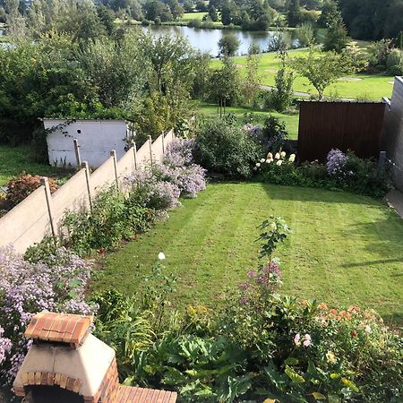 فيلا La Maison Du Lac Saint-Hilaire-du-Harcouët المظهر الخارجي الصورة