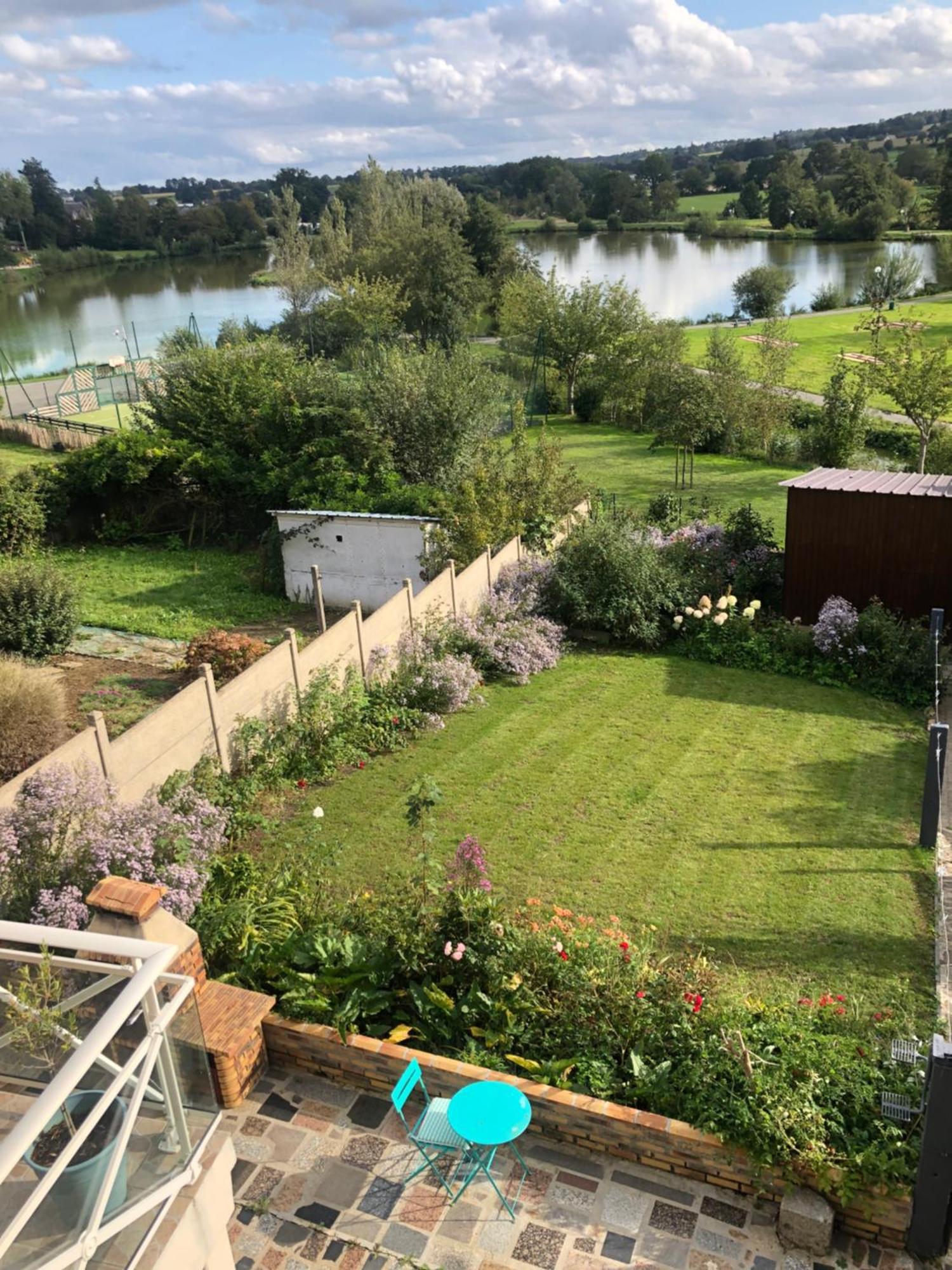 فيلا La Maison Du Lac Saint-Hilaire-du-Harcouët المظهر الخارجي الصورة